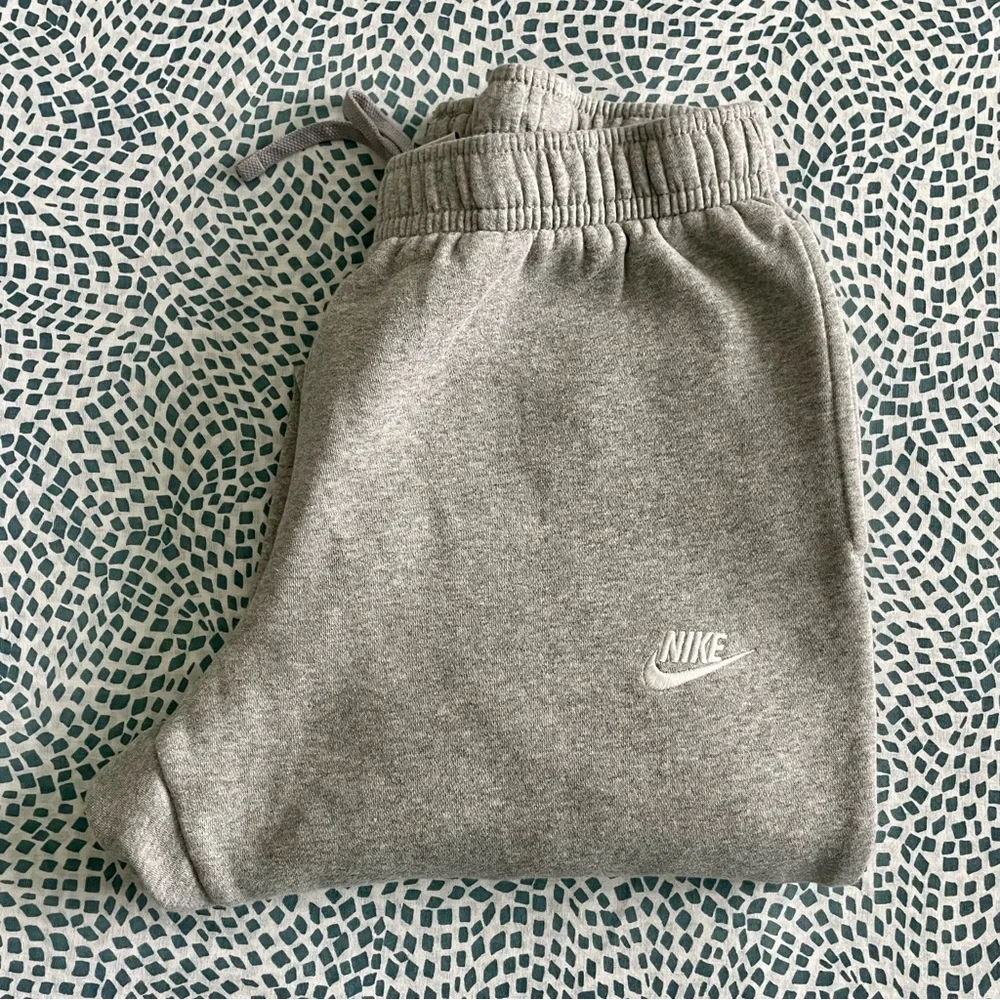 Nike Gray Men's Fleece Cotton Joggers Sweatpants Large Elastic Cuff Drawstring